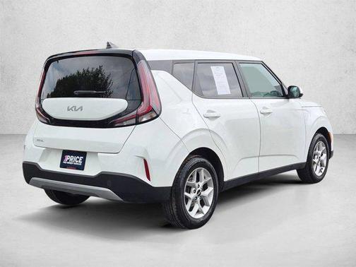 Snow White Pearl 2023 Kia Soul LX