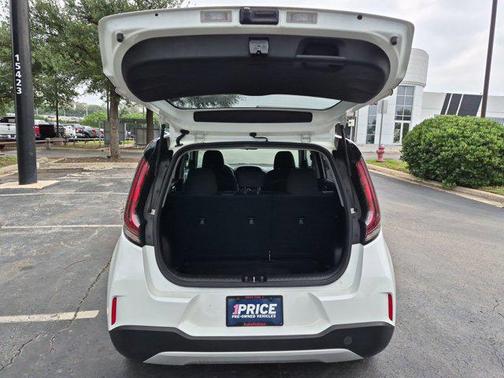 Snow White Pearl 2023 Kia Soul LX