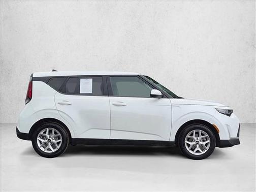 Snow White Pearl 2023 Kia Soul LX