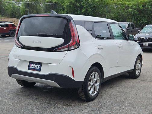 Snow White Pearl 2023 Kia Soul LX