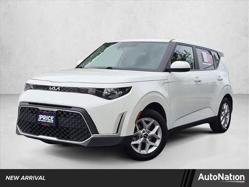 Snow White Pearl 2023 Kia Soul LX