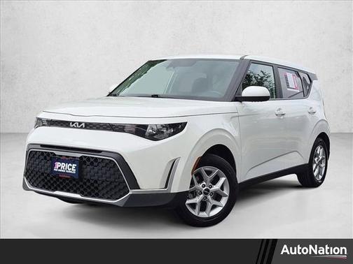 Snow White Pearl 2023 Kia Soul LX