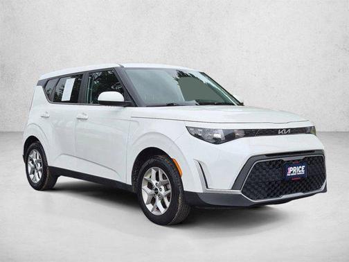 Snow White Pearl 2023 Kia Soul LX