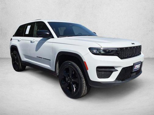 Bright White Clearcoat 2023 Jeep Grand Cherokee Altitude