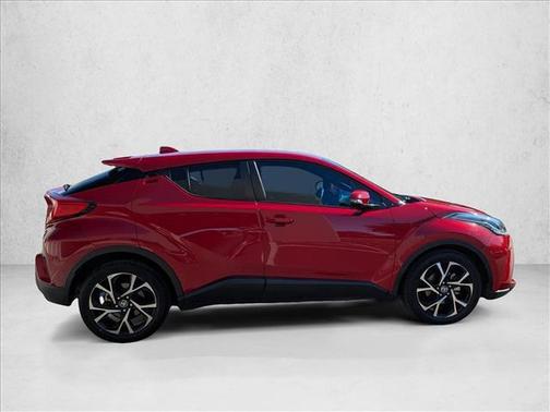 2022 Toyota C-HR XLE
