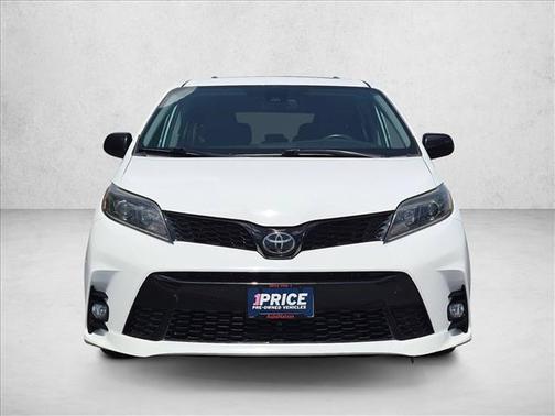 Super White 2020 Toyota Sienna SE