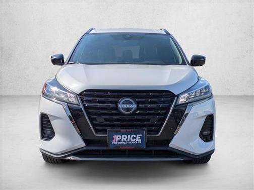 Aspen White Tricoat 2024 Nissan Kicks SR
