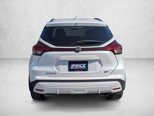 Aspen White Tricoat 2024 Nissan Kicks SR