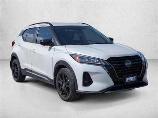 Aspen White Tricoat 2024 Nissan Kicks SR