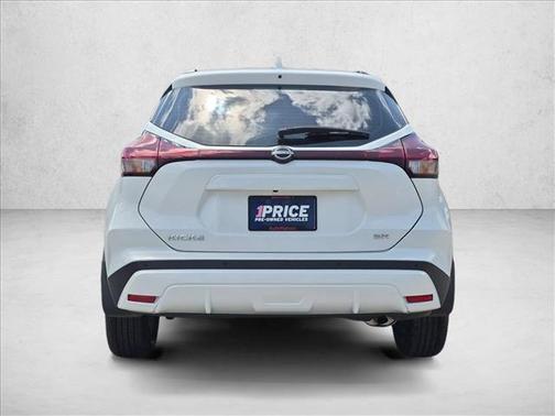 Aspen White Tricoat 2024 Nissan Kicks SR