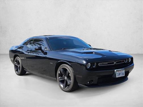 Pitch Black Clearcoat 2017 Dodge Challenger R/T