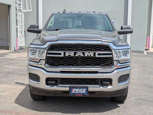 2020 RAM 2500 Tradesman Crew Cab 4X4 6'4' Box