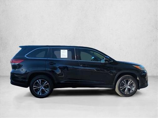 2019 Toyota Highlander LE I4