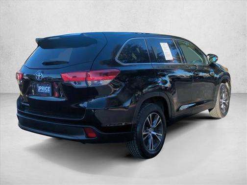 2019 Toyota Highlander LE I4