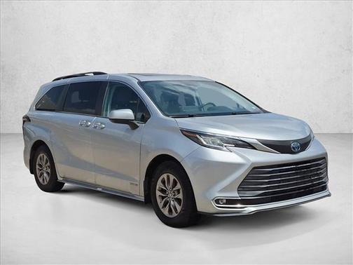 Celestial Silver Metallic 2021 Toyota Sienna XLE 8 Passenger
