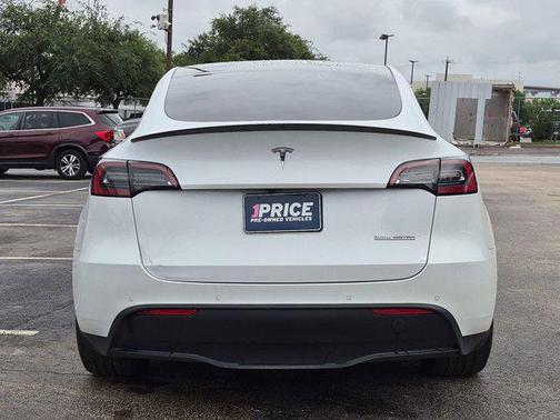 Pearl White Multi-Coat 2022 Tesla Model Y Performance Dual Motor All-Wheel Drive