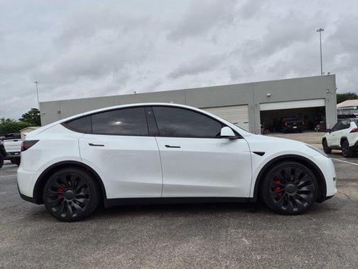 Pearl White Multi-Coat 2022 Tesla Model Y Performance Dual Motor All-Wheel Drive