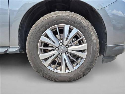 Gun Metallic 2020 Nissan Pathfinder S 2WD