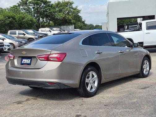 Mineral Gray Metallic 2022 Chevrolet Malibu FWD LT