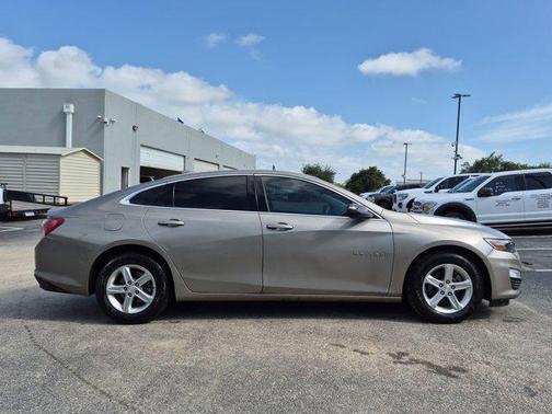 Mineral Gray Metallic 2022 Chevrolet Malibu FWD LT