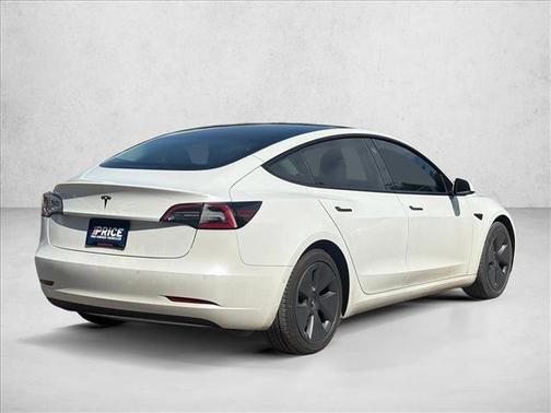 Pearl White Multi-Coat 2022 Tesla Model 3 Standard Range