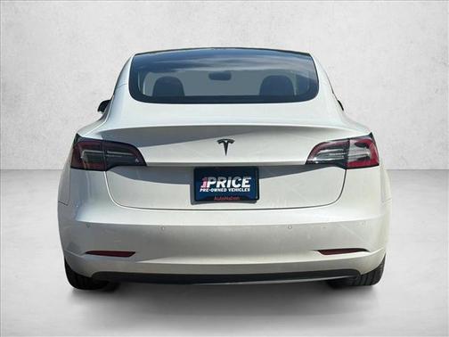 Pearl White Multi-Coat 2022 Tesla Model 3 Standard Range