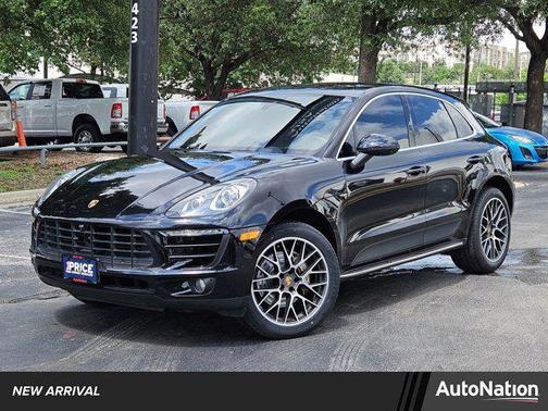 Jet Black Metallic 2018 Porsche Macan Macan