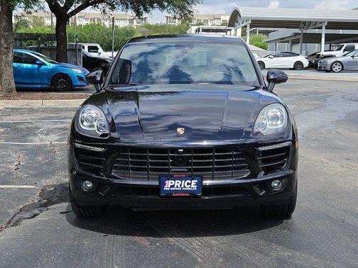 Jet Black Metallic 2018 Porsche Macan Macan