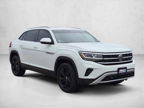 Pure White 2022 Volkswagen Atlas Cross Sport 3.6L V6 SE w/Technology
