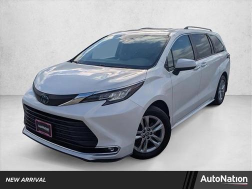 2023 Toyota Sienna XLE