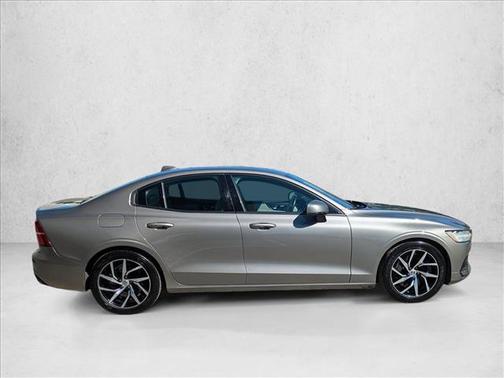 2019 Volvo S60 T6 Momentum
