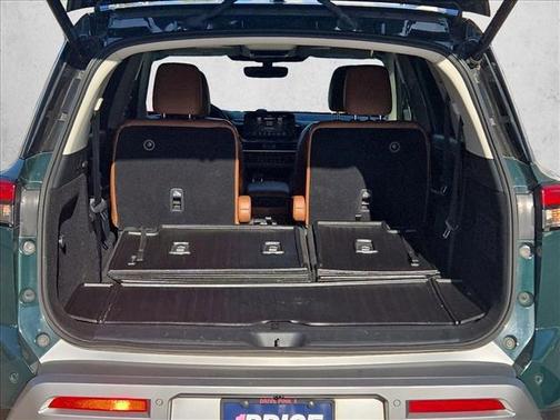 2023 Nissan Pathfinder Platinum FWD