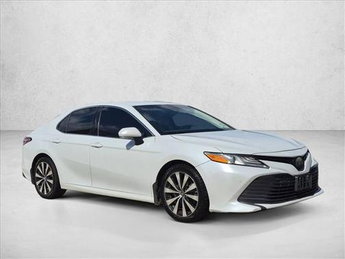 Wind Chill Pearl 2018 Toyota Camry XLE