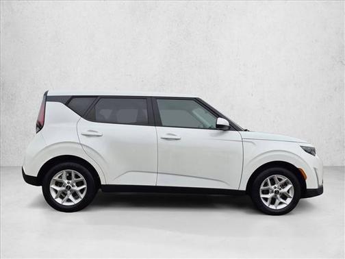 Snow White Pearl 2024 Kia Soul LX