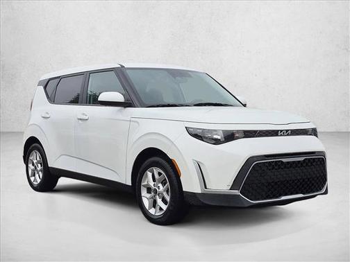 Snow White Pearl 2024 Kia Soul LX