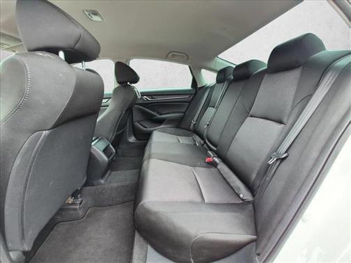 Platinum White Pearl 2018 Honda Accord LX