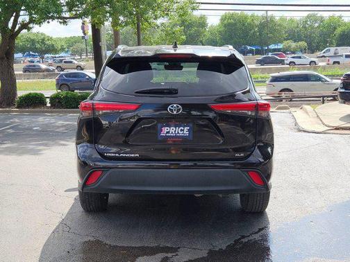 Opulent Amber 2021 Toyota Highlander XLE