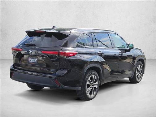 Opulent Amber 2021 Toyota Highlander XLE