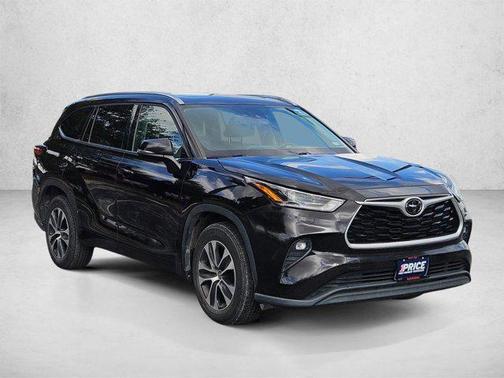 Opulent Amber 2021 Toyota Highlander XLE