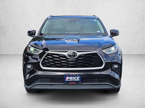 Opulent Amber 2021 Toyota Highlander XLE