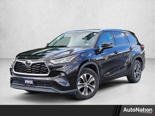 Opulent Amber 2021 Toyota Highlander XLE