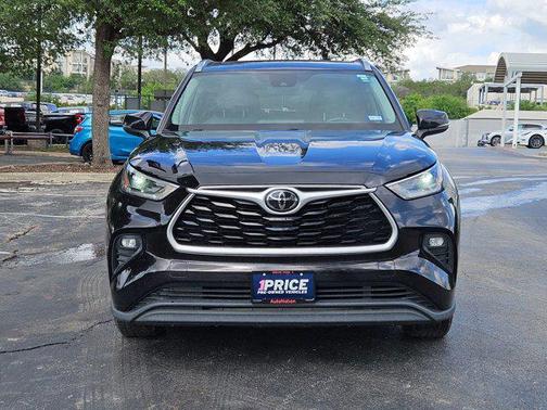 Opulent Amber 2021 Toyota Highlander XLE