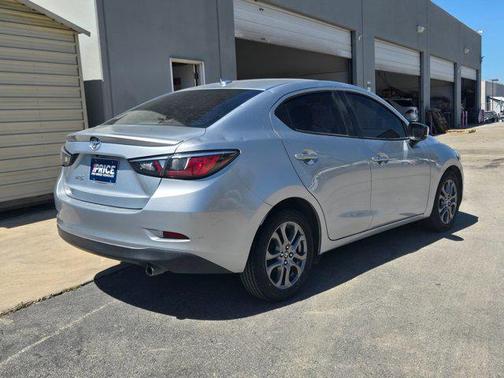 2019 Toyota Yaris Sedan LE