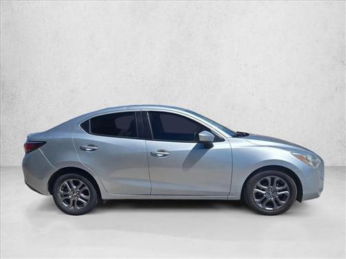 2019 Toyota Yaris Sedan LE