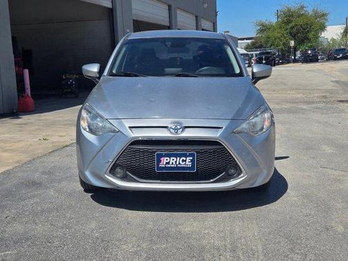 2019 Toyota Yaris Sedan LE