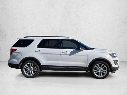 Oxford White 2016 Ford Explorer XLT