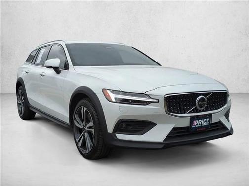 2025 Volvo V60 Cross Country Plus, B5 AWD Gas (mild hybrid)
