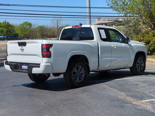 2025 Nissan Frontier SV