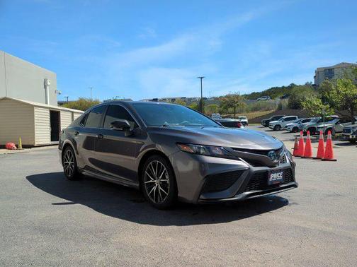 2022 Toyota Camry SE