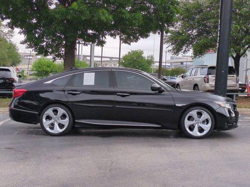 Crystal Black Pearl 2018 Honda Accord Touring